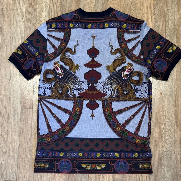 Dolce & Gabbana Men’s Light Blue Multicolor Dragon Motif Short Sleeve Tee - Picture 2 of 2